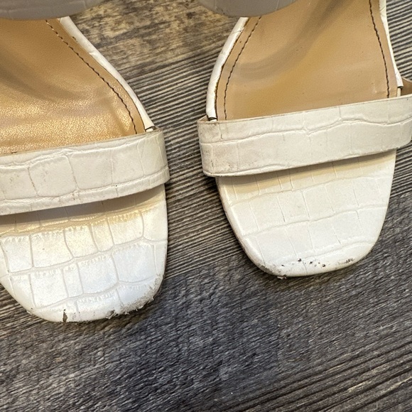 white heels - Picture 2 of 5